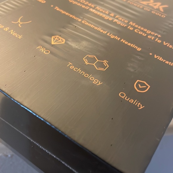 Glo 24K face and neck massager - Picture 3 of 3